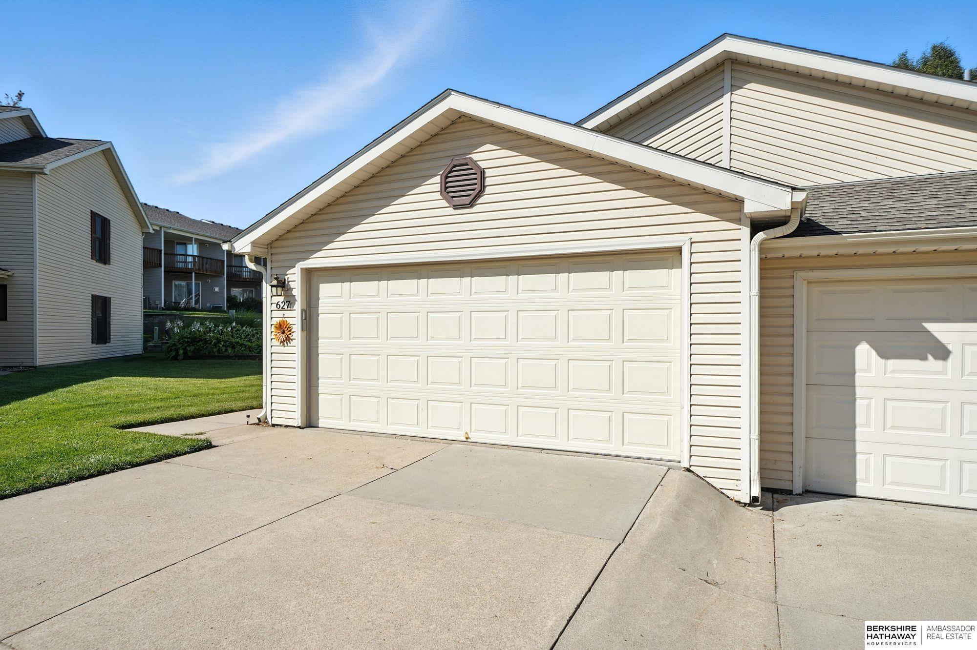 Lincoln, Nebraska 68528, United States, 2 Bedrooms Bedrooms, ,2 BathroomsBathrooms,Residential,Active,241979