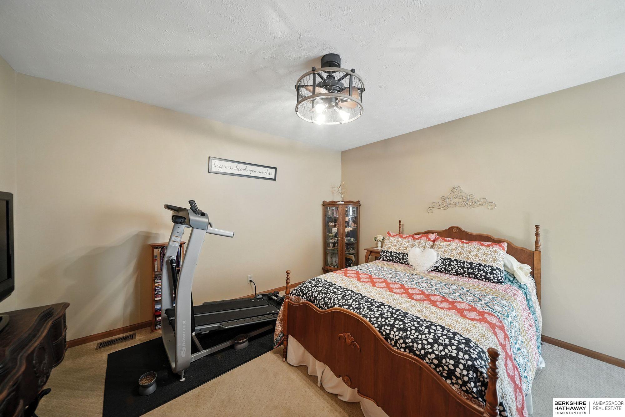 Lincoln, Nebraska 68528, United States, 2 Bedrooms Bedrooms, ,2 BathroomsBathrooms,Residential,Active,241979