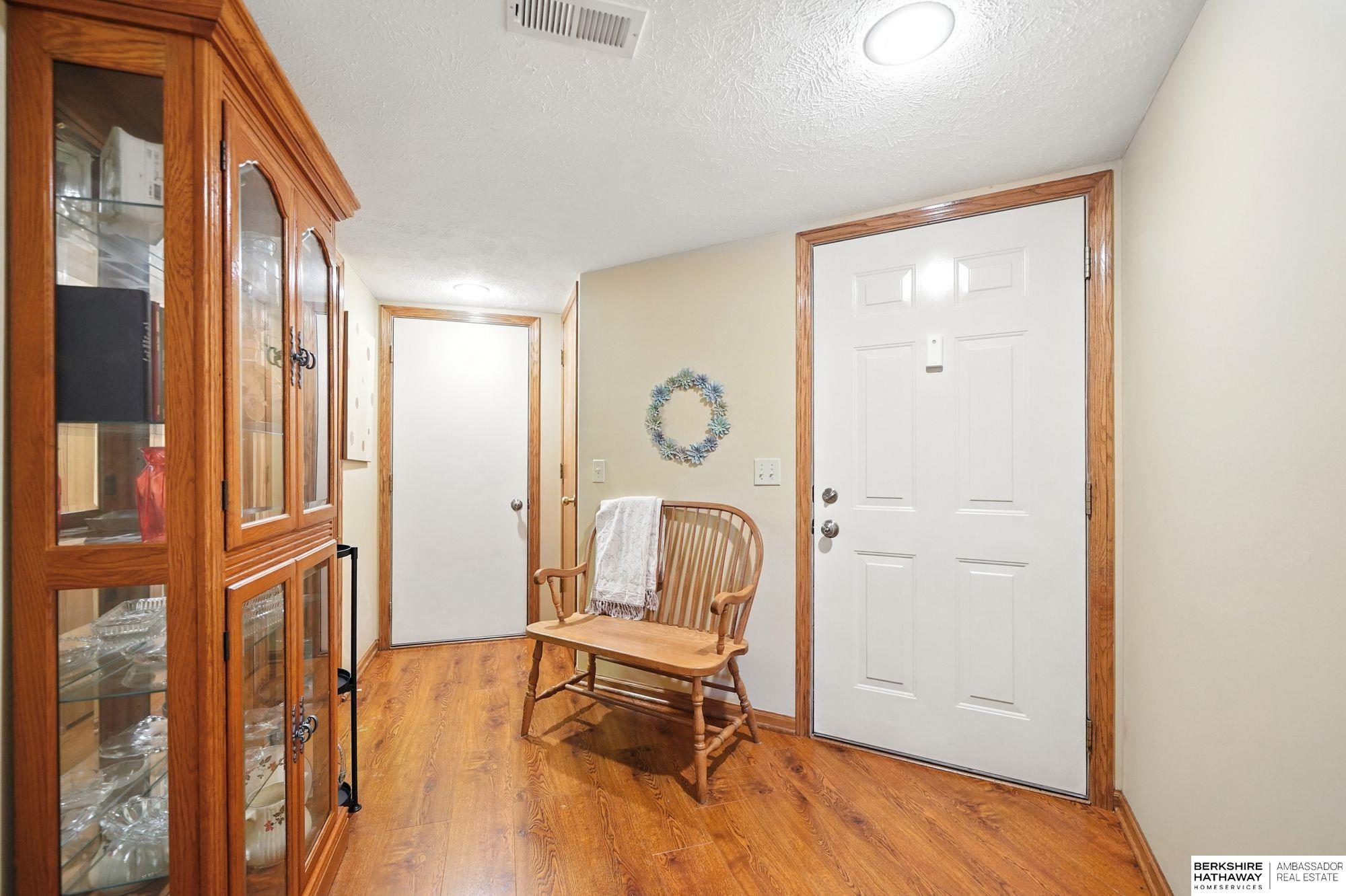 Lincoln, Nebraska 68528, United States, 2 Bedrooms Bedrooms, ,2 BathroomsBathrooms,Residential,Active,241979