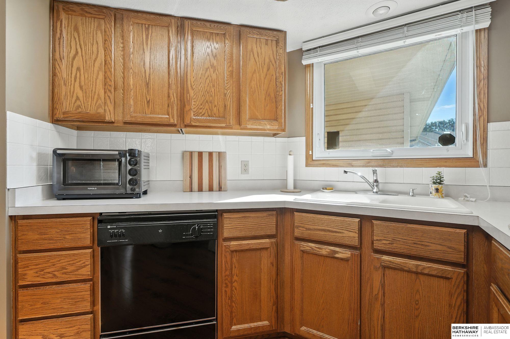 Lincoln, Nebraska 68528, United States, 2 Bedrooms Bedrooms, ,2 BathroomsBathrooms,Residential,Active,241979