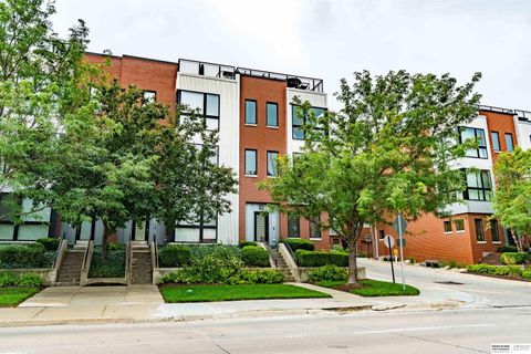 Photo of 1147 Leavenworth Street, Omaha, NE 68102 (MLS # 22606748)