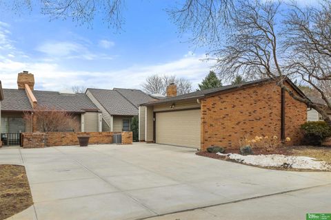 Photo of 919 S 112th Plaza, Omaha, NE 68154 (MLS # 22610924)