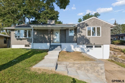 Photo of 1010 Parkway Drive, Bellevue, NE 68005 (MLS # 22627348)