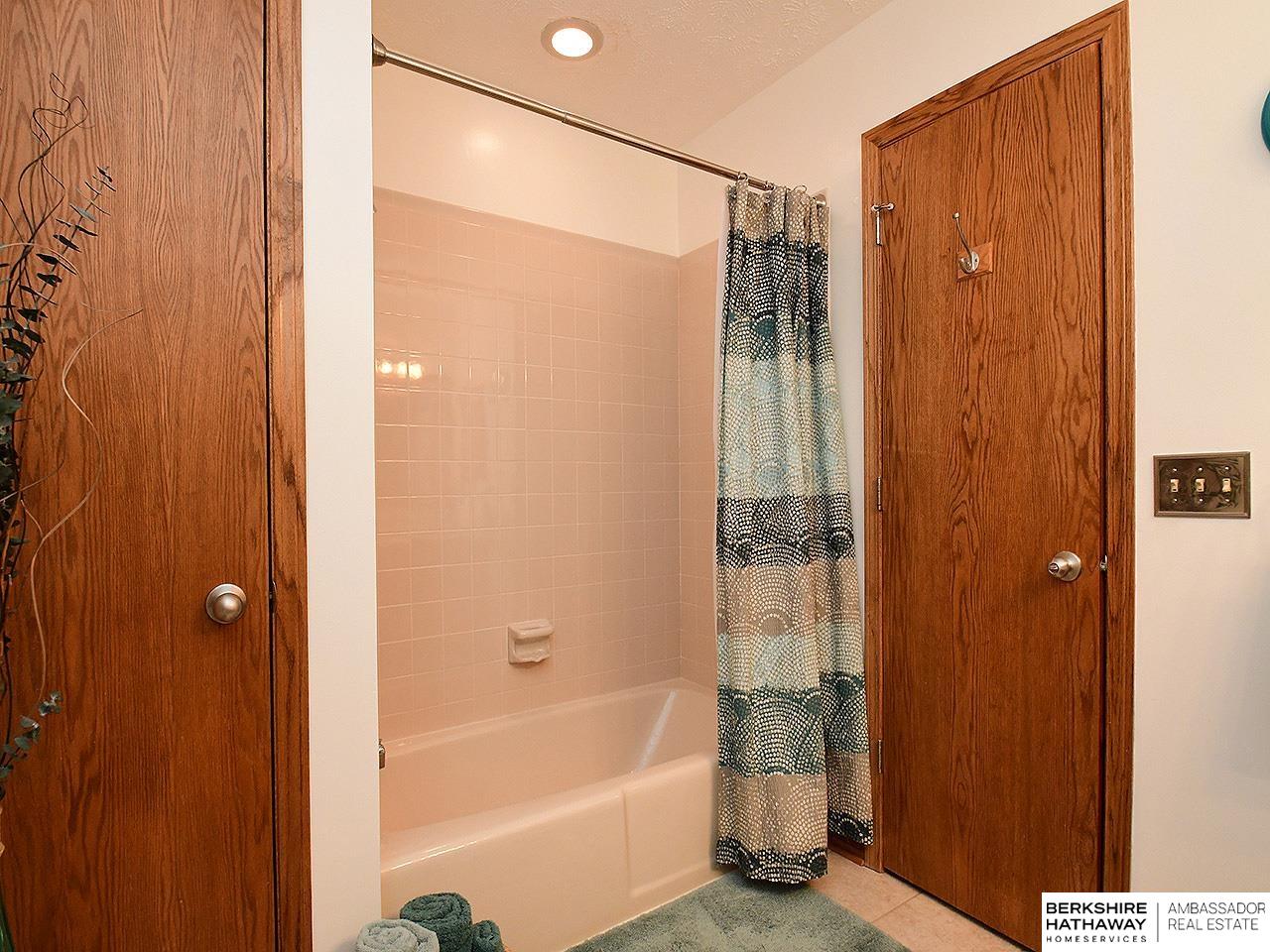 Omaha, Nebraska 68118, United States, 3 Bedrooms Bedrooms, ,3 BathroomsBathrooms,Residential,Active,123261