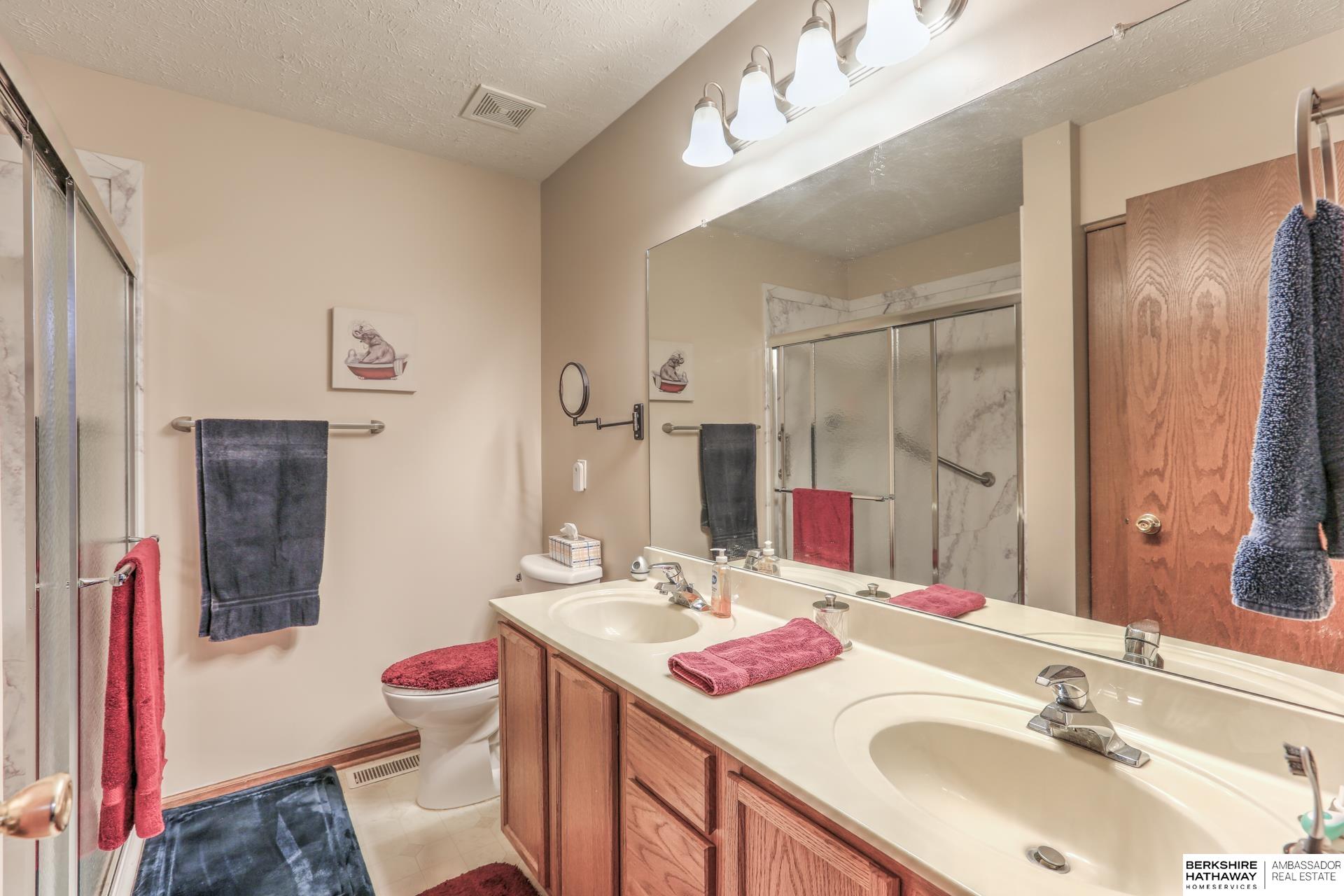 Omaha, Nebraska 68116, United States, 3 Bedrooms Bedrooms, ,3 BathroomsBathrooms,Residential,Pending,126846