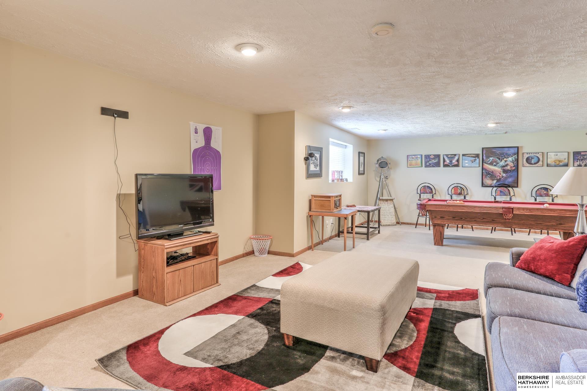 Omaha, Nebraska 68116, United States, 3 Bedrooms Bedrooms, ,3 BathroomsBathrooms,Residential,Pending,126846