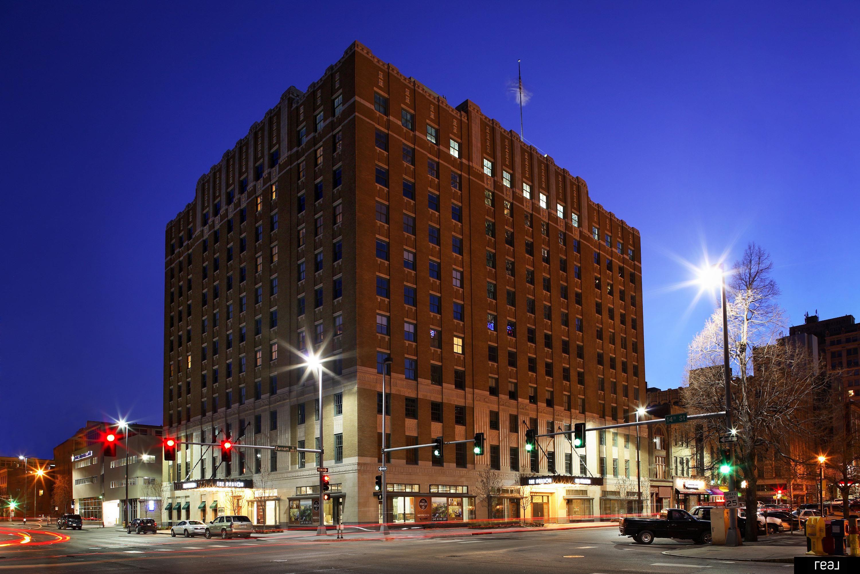 Photo 1 of 32 — 1403 Farnam Street #808 Unit #808, Omaha, NE 68102