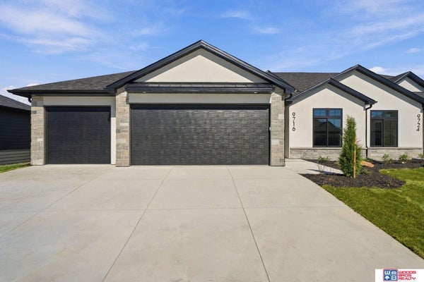 9716 HILLCREST TRL, LINCOLN, NE 68520 - Image 5dfb4db0a6ade6dcab097db3c1b928d3/4265424517