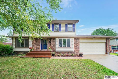 Photo of 1701 Buckingham Drive, Lincoln, NE 68506 (MLS # 22529703)