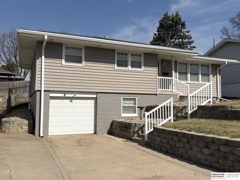 Photo of 8304 Franklin Street, Omaha, NE 68114 (MLS # 22607835)