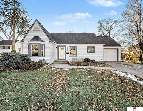 Photo of 1819 Perkins Boulevard, Lincoln, NE 68502 (MLS # 22534743)