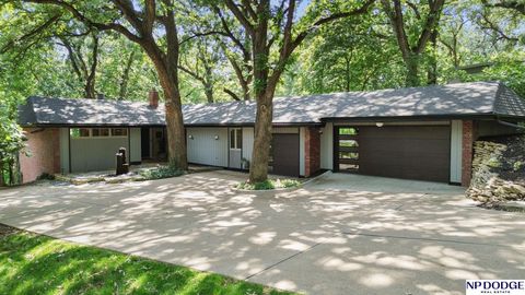 Photo of 9323 Oak Street, Omaha, NE 68124 (MLS # 22610676)