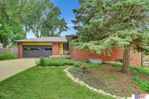 Photo of 241 Wedgewood Drive, Lincoln, NE 68510 (MLS # 22615835)