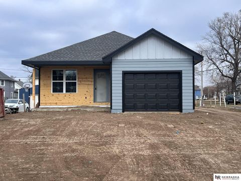 Photo of 2607 Spencer Street, Omaha, NE 68111 (MLS # 22602599)