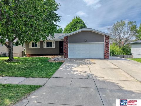 Photo of 4111 Browning Street, Lincoln, NE 68516 (MLS # 22612546)