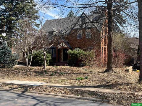 Photo of 2011 N 55th Street, Omaha, NE 68104 (MLS # 22606191)