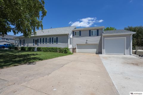 Photo of 1641 W B Street, Lincoln, NE 68522 (MLS # 22605164)