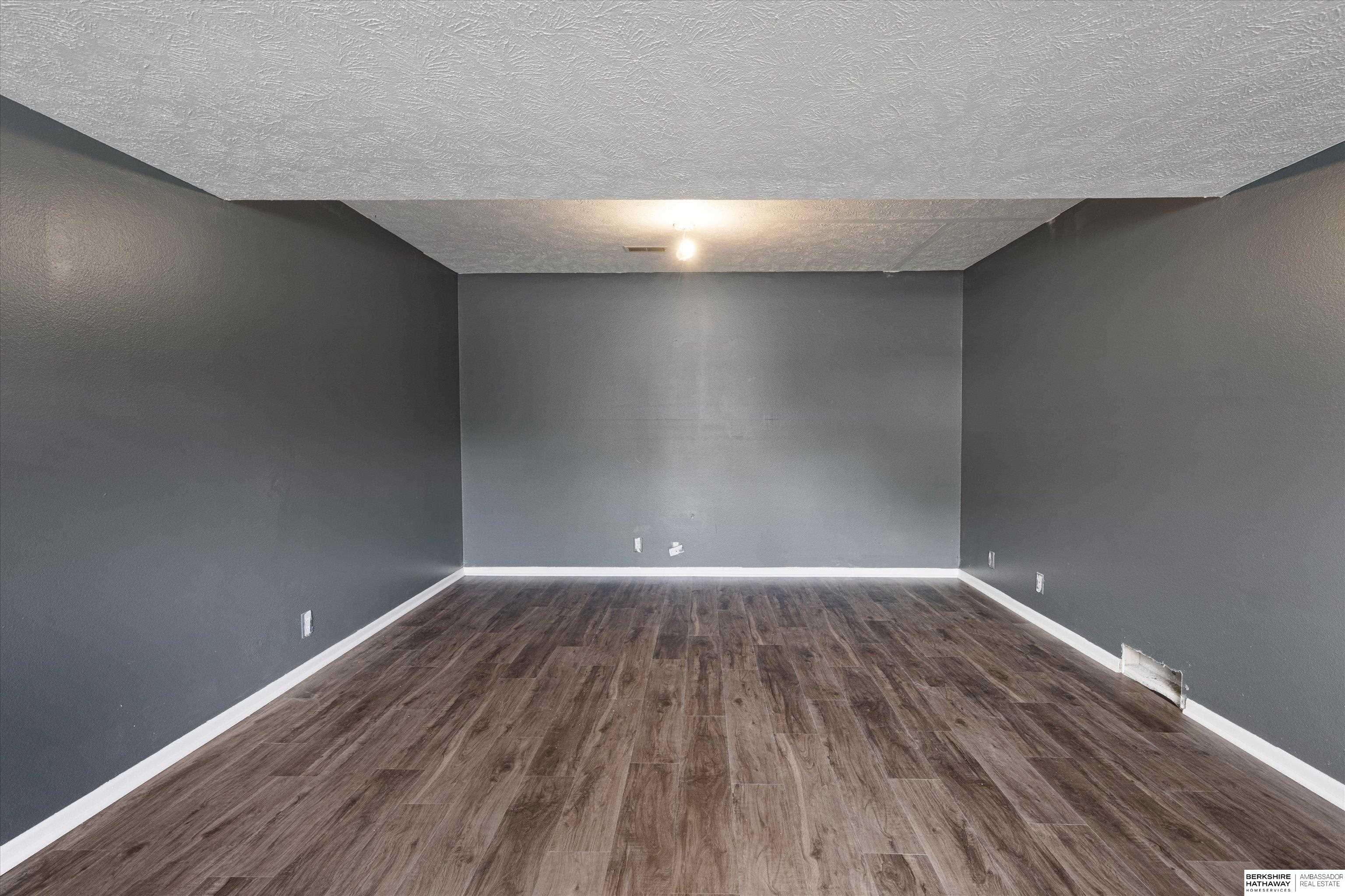 Omaha, Nebraska 68164, United States, 3 Bedrooms Bedrooms, ,2 BathroomsBathrooms,Residential,Active,194986