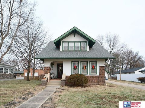 Photo of 1520 High Street, Beatrice, NE 68310 (MLS # 22535171)