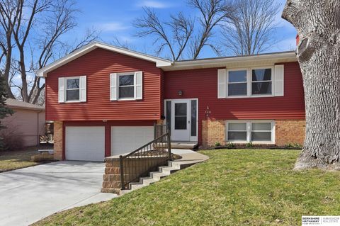 Photo of 720 Leprechaun Lane, Papillion, NE 68046 (MLS # 22611292)