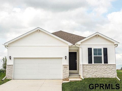 Photo of 11452 White Pine Drive, Papillion, NE 68046 (MLS # 22600052)