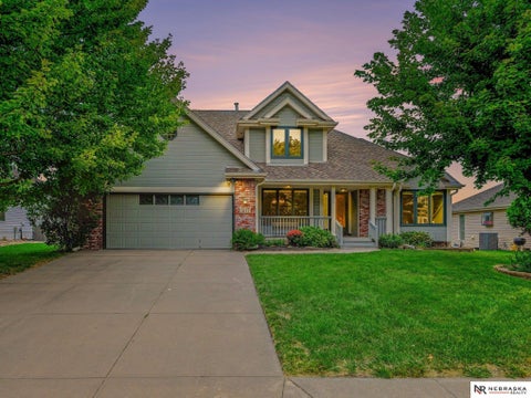Photo of 1217 Limerick Road, Papillion, NE 68046 (MLS # 22626279)
