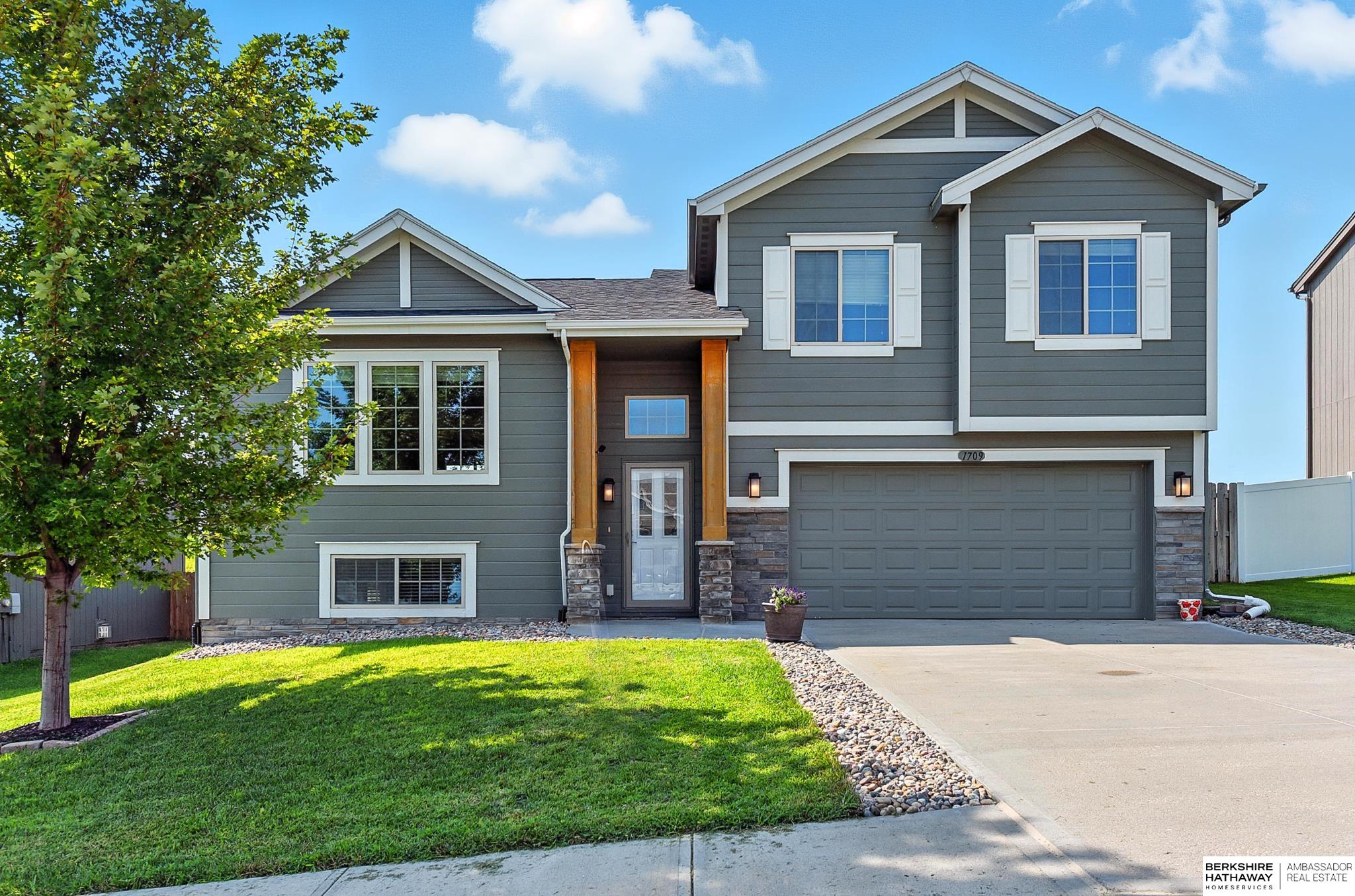 Bellevue, Nebraska 68123, United States, 3 Bedrooms Bedrooms, ,2 BathroomsBathrooms,Residential,Active,192743