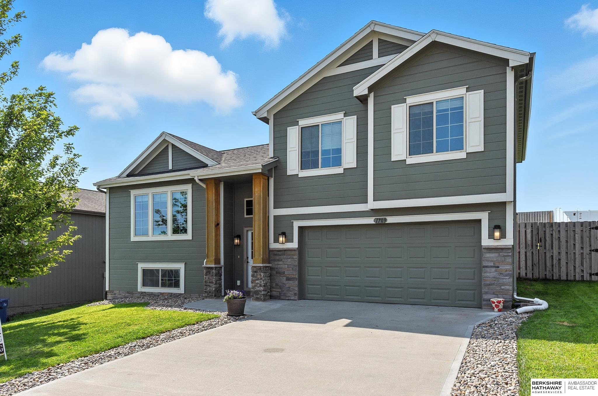 Bellevue, Nebraska 68123, United States, 3 Bedrooms Bedrooms, ,2 BathroomsBathrooms,Residential,Active,192743