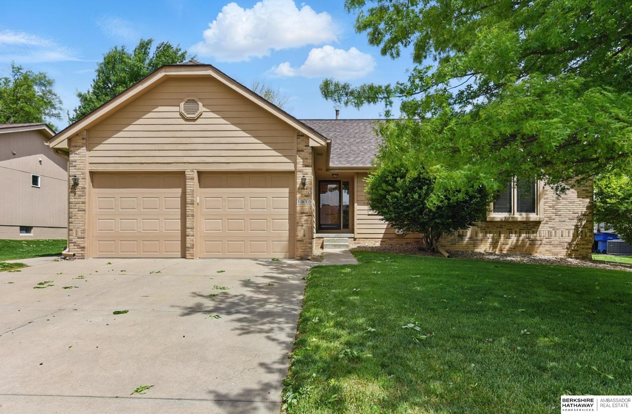 Papillion, Nebraska 68133, United States, 4 Bedrooms Bedrooms, ,3 BathroomsBathrooms,Residential,Pending,132110