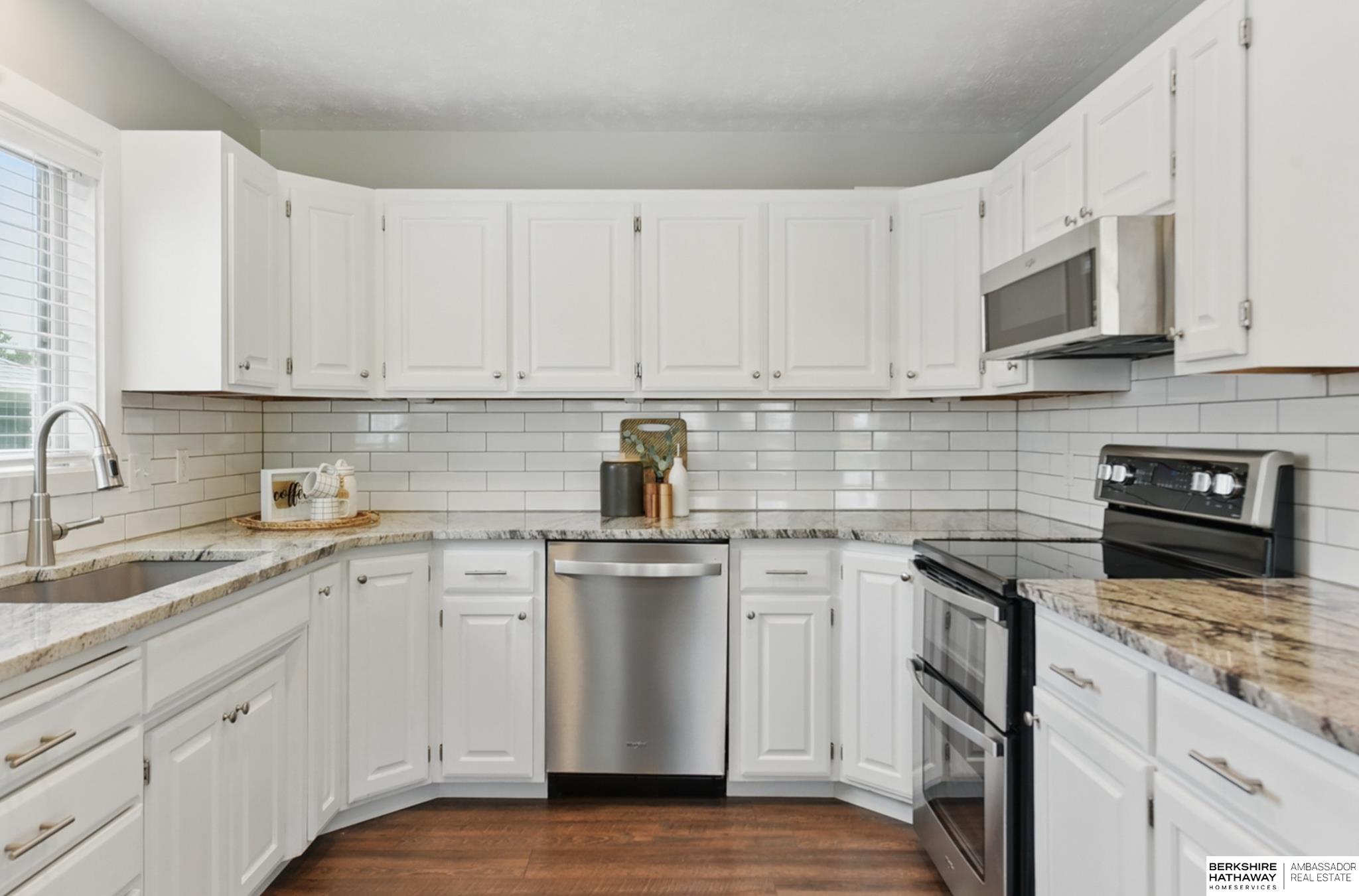 Papillion, Nebraska 68133, United States, 4 Bedrooms Bedrooms, ,3 BathroomsBathrooms,Residential,Pending,132110