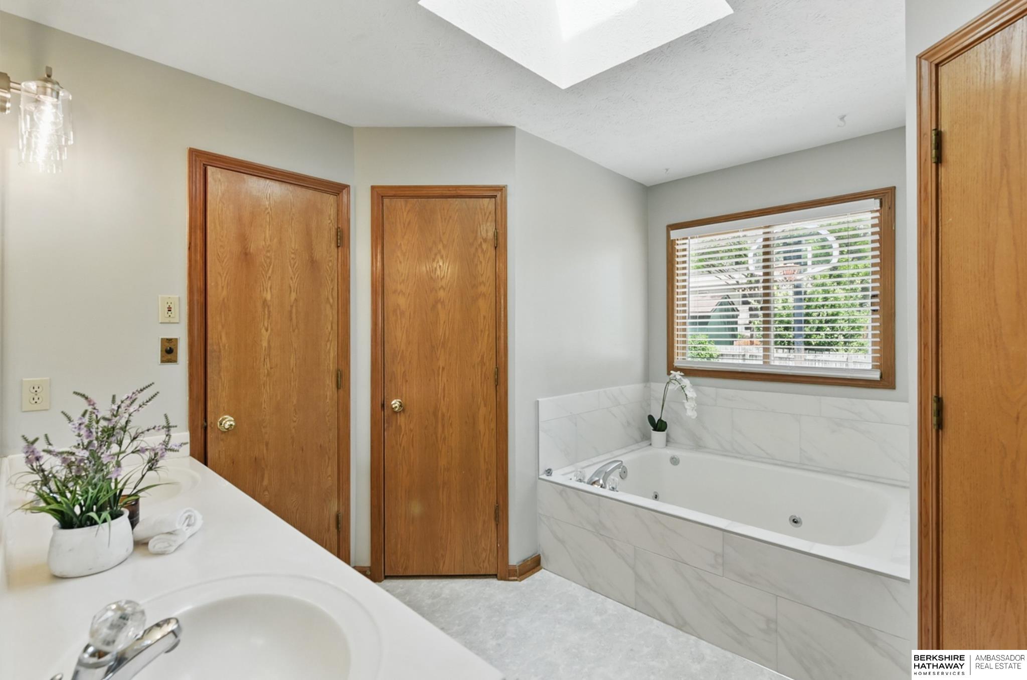 Papillion, Nebraska 68133, United States, 4 Bedrooms Bedrooms, ,3 BathroomsBathrooms,Residential,Pending,132110