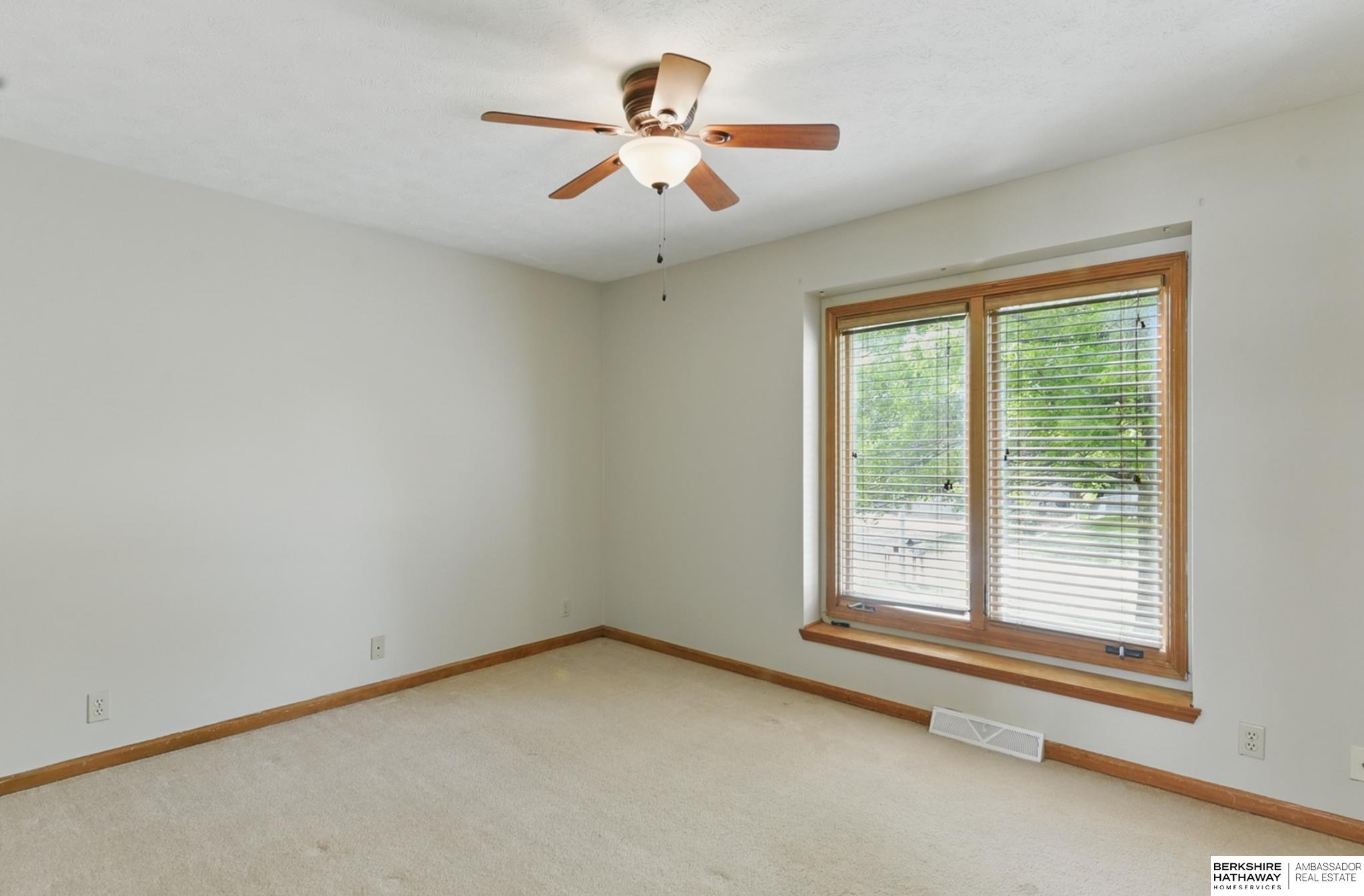 Papillion, Nebraska 68133, United States, 4 Bedrooms Bedrooms, ,3 BathroomsBathrooms,Residential,Pending,132110