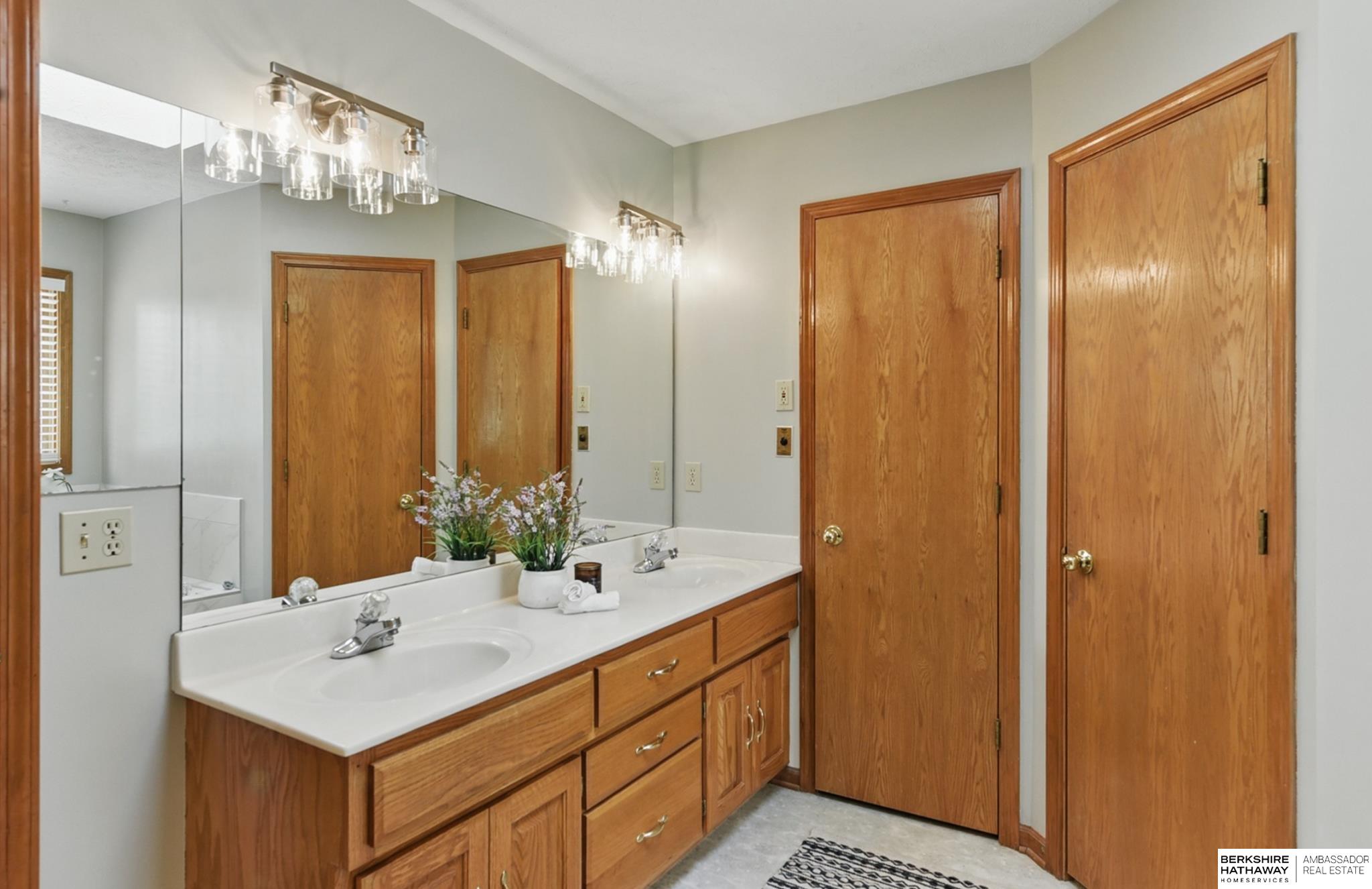 Papillion, Nebraska 68133, United States, 4 Bedrooms Bedrooms, ,3 BathroomsBathrooms,Residential,Pending,132110