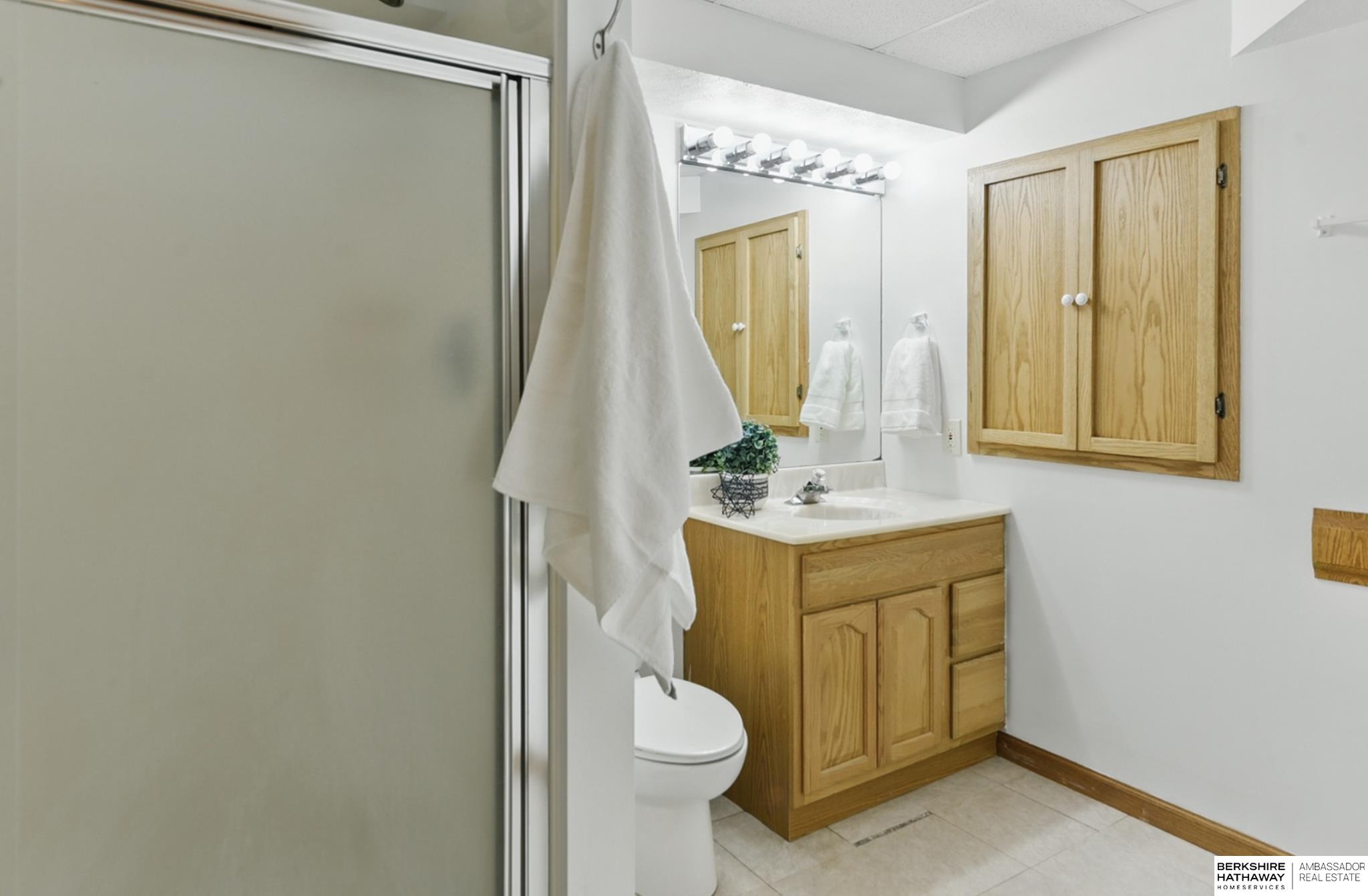 Papillion, Nebraska 68133, United States, 4 Bedrooms Bedrooms, ,3 BathroomsBathrooms,Residential,Pending,132110