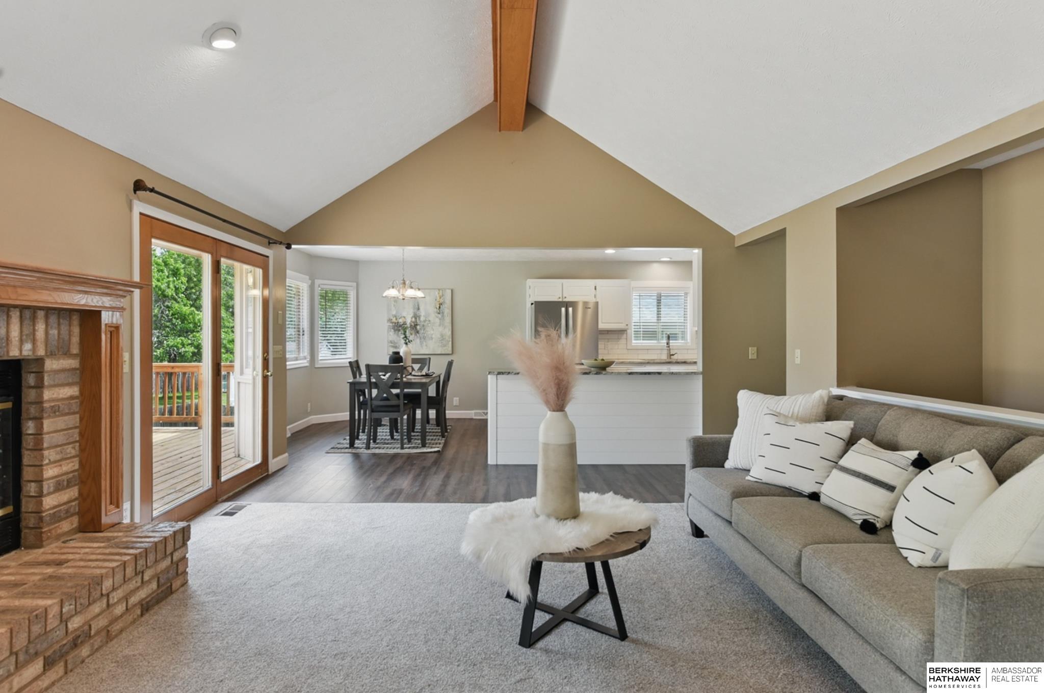 Papillion, Nebraska 68133, United States, 4 Bedrooms Bedrooms, ,3 BathroomsBathrooms,Residential,Pending,132110