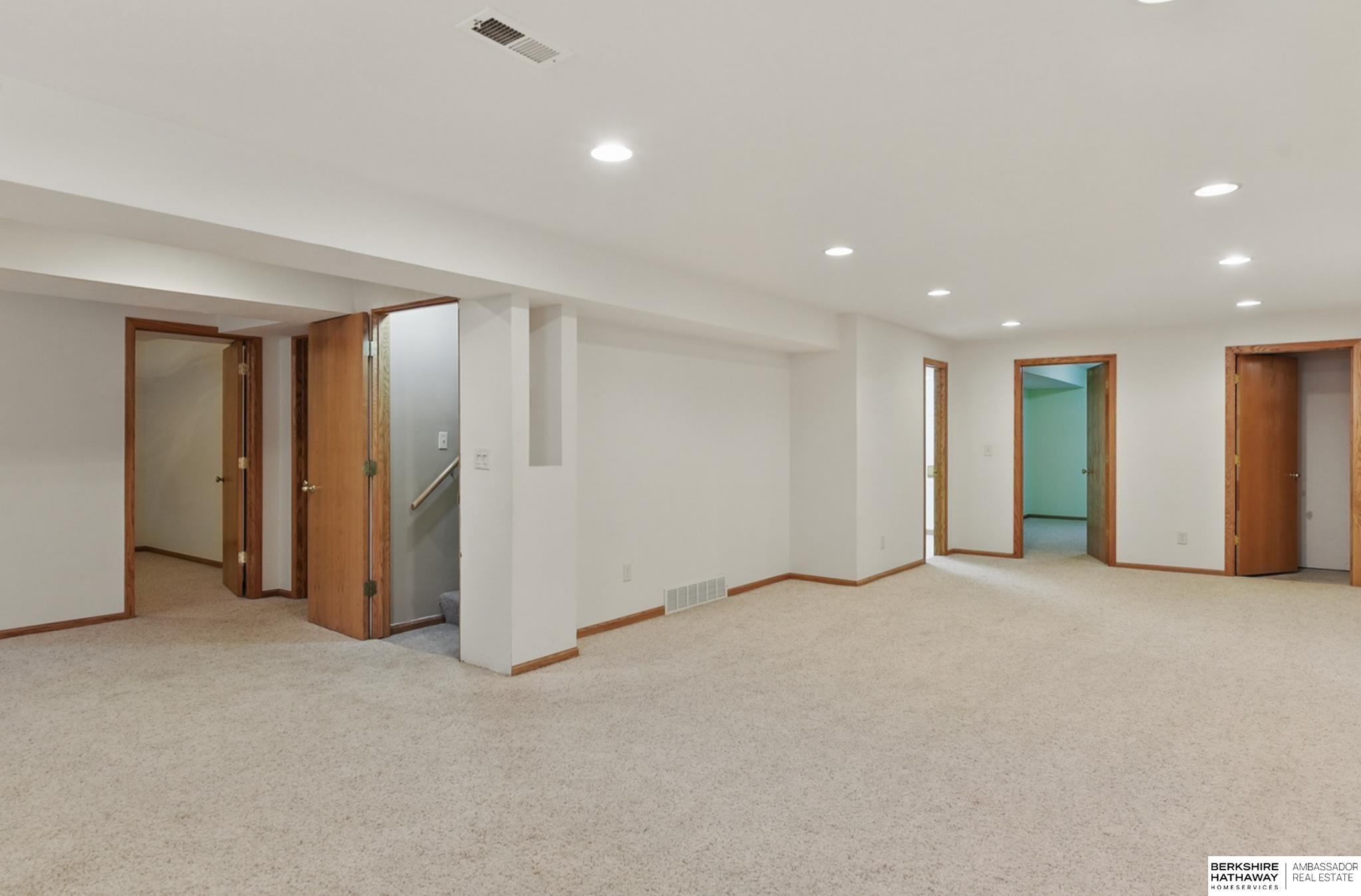 Papillion, Nebraska 68133, United States, 4 Bedrooms Bedrooms, ,3 BathroomsBathrooms,Residential,Pending,132110