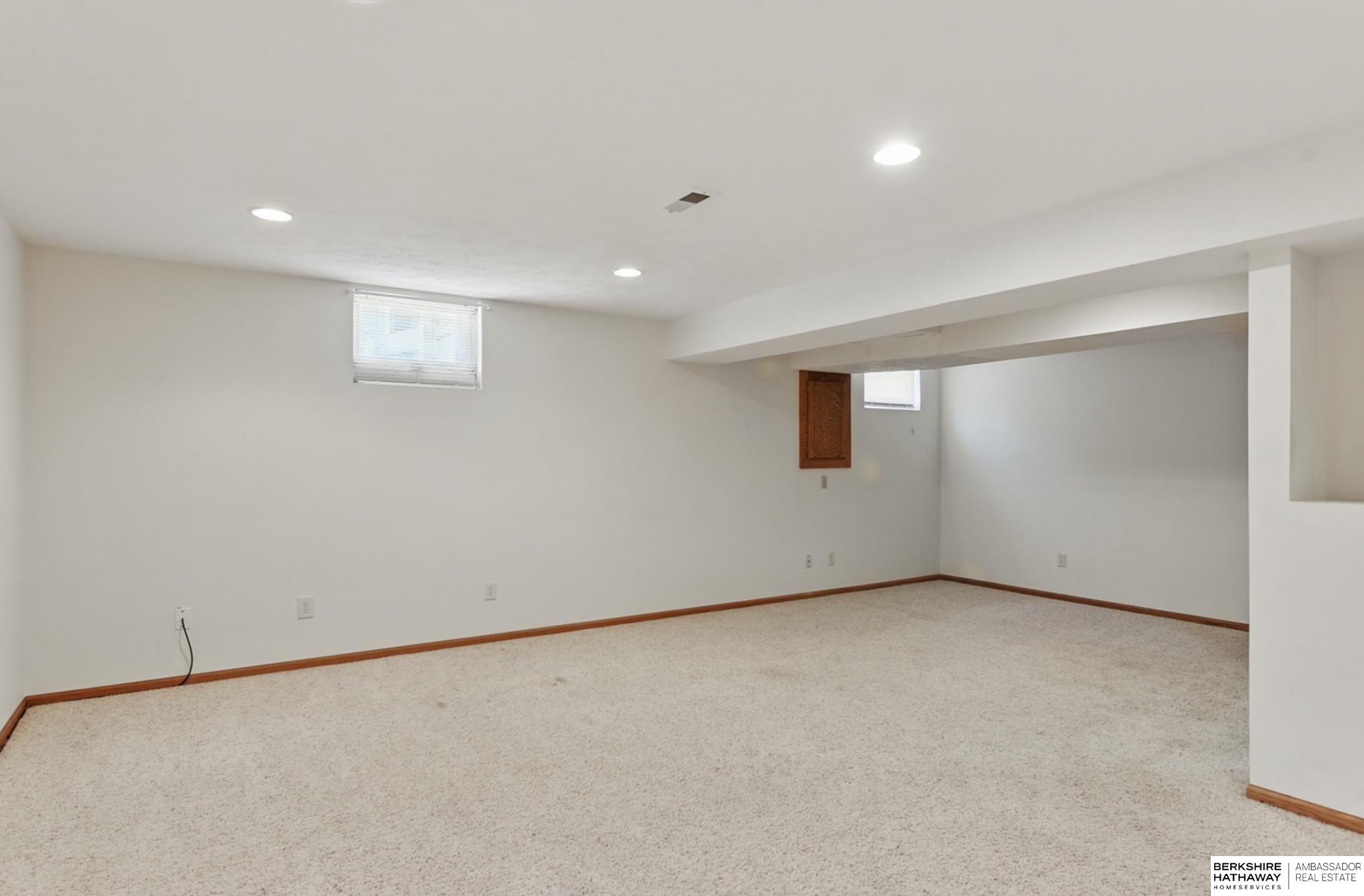 Papillion, Nebraska 68133, United States, 4 Bedrooms Bedrooms, ,3 BathroomsBathrooms,Residential,Pending,132110