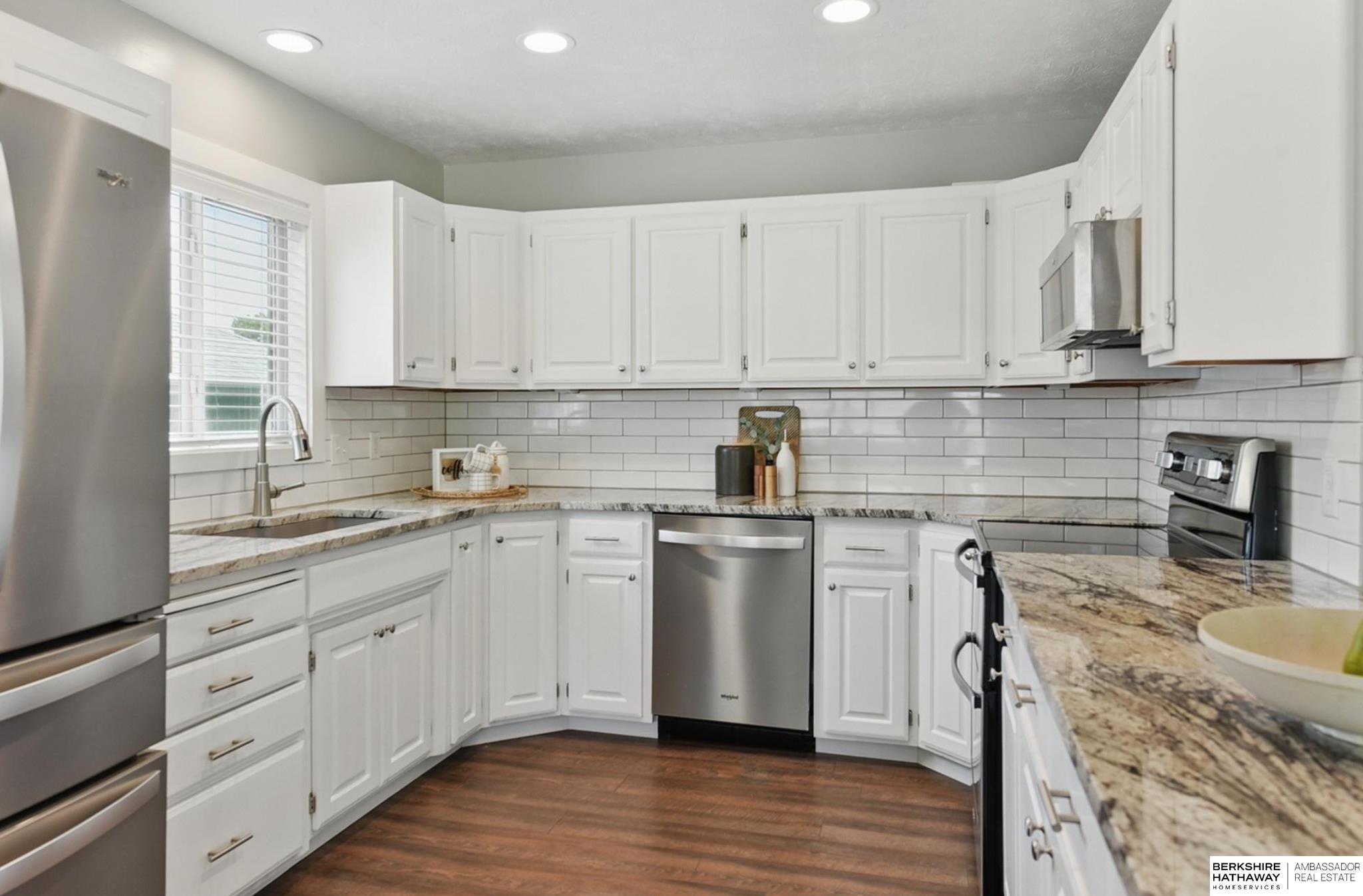 Papillion, Nebraska 68133, United States, 4 Bedrooms Bedrooms, ,3 BathroomsBathrooms,Residential,Pending,132110