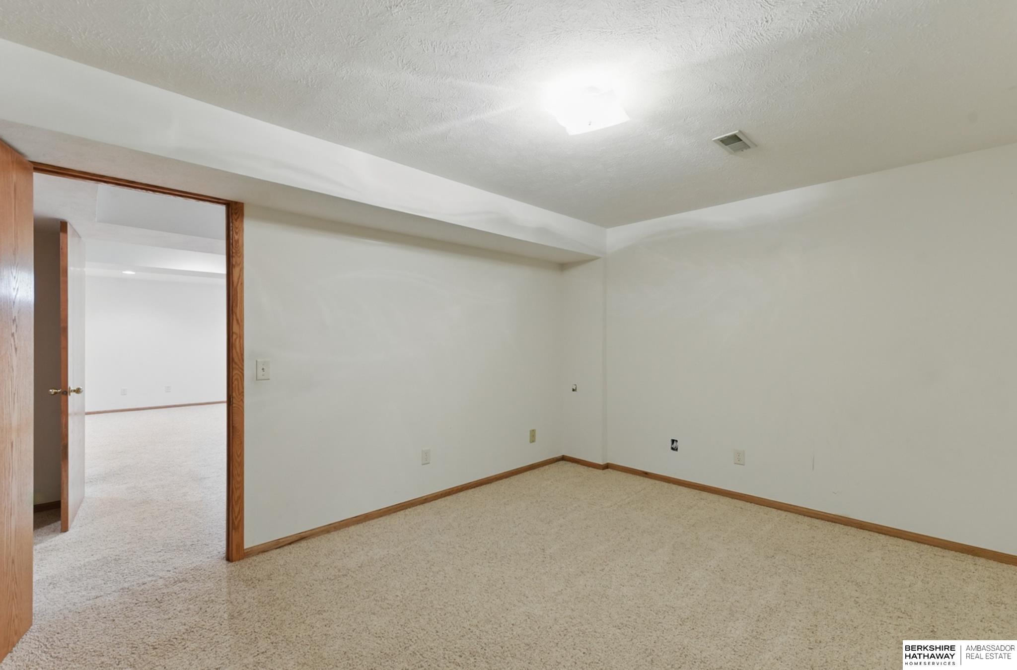 Papillion, Nebraska 68133, United States, 4 Bedrooms Bedrooms, ,3 BathroomsBathrooms,Residential,Pending,132110