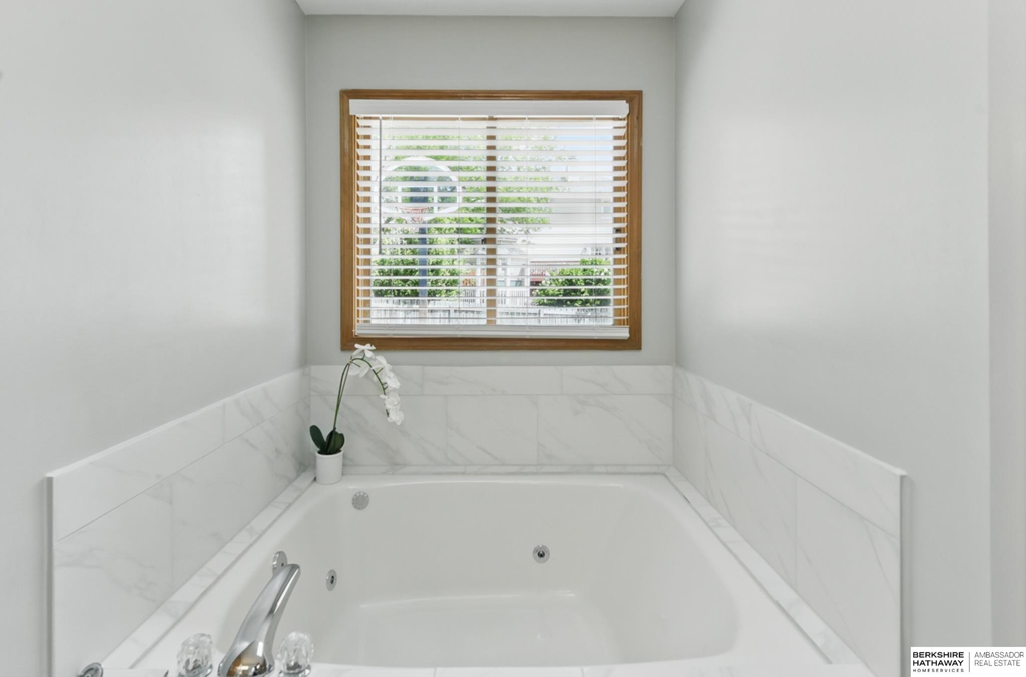 Papillion, Nebraska 68133, United States, 4 Bedrooms Bedrooms, ,3 BathroomsBathrooms,Residential,Pending,132110