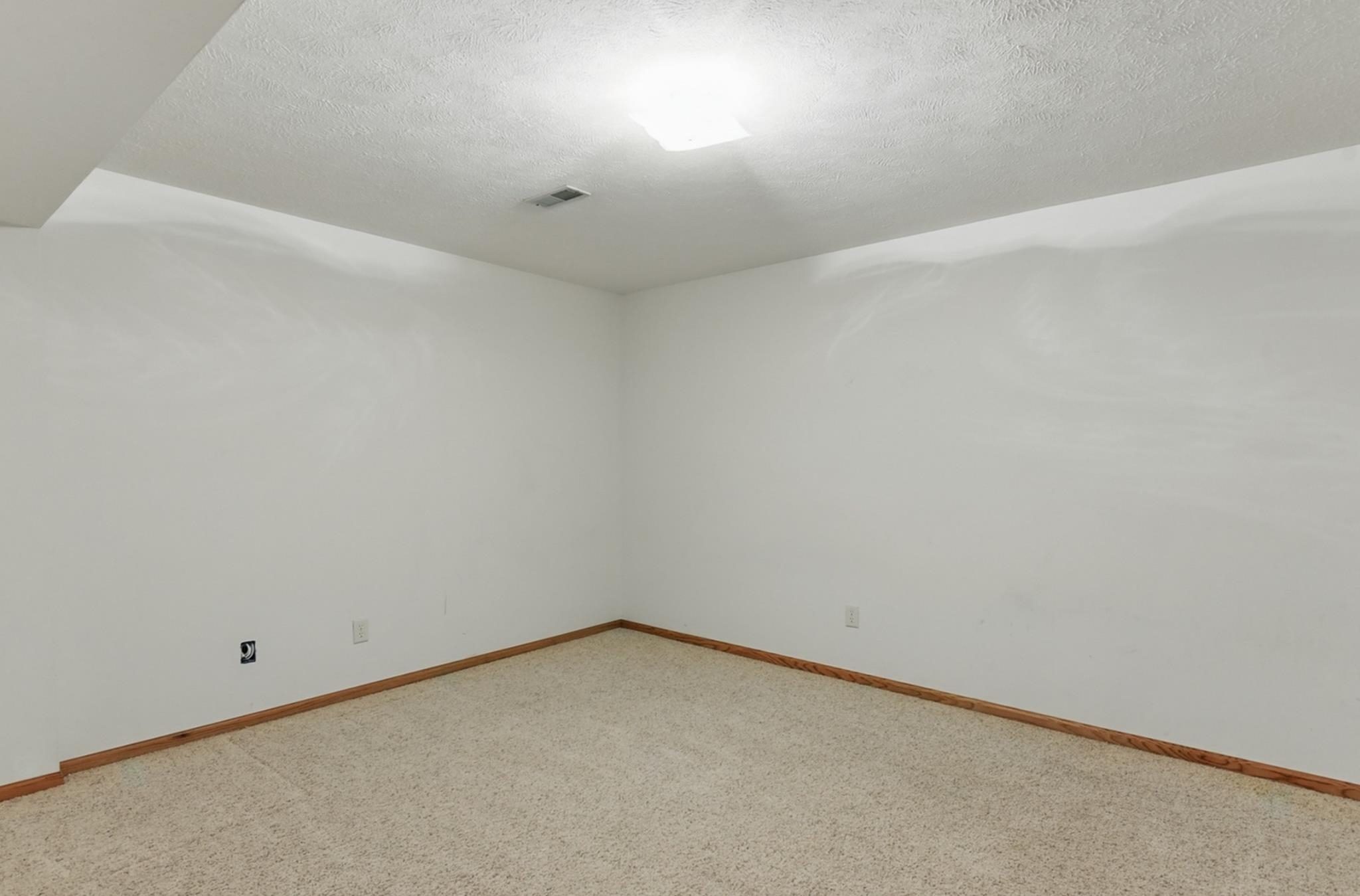 Papillion, Nebraska 68133, United States, 4 Bedrooms Bedrooms, ,3 BathroomsBathrooms,Residential,Pending,132110