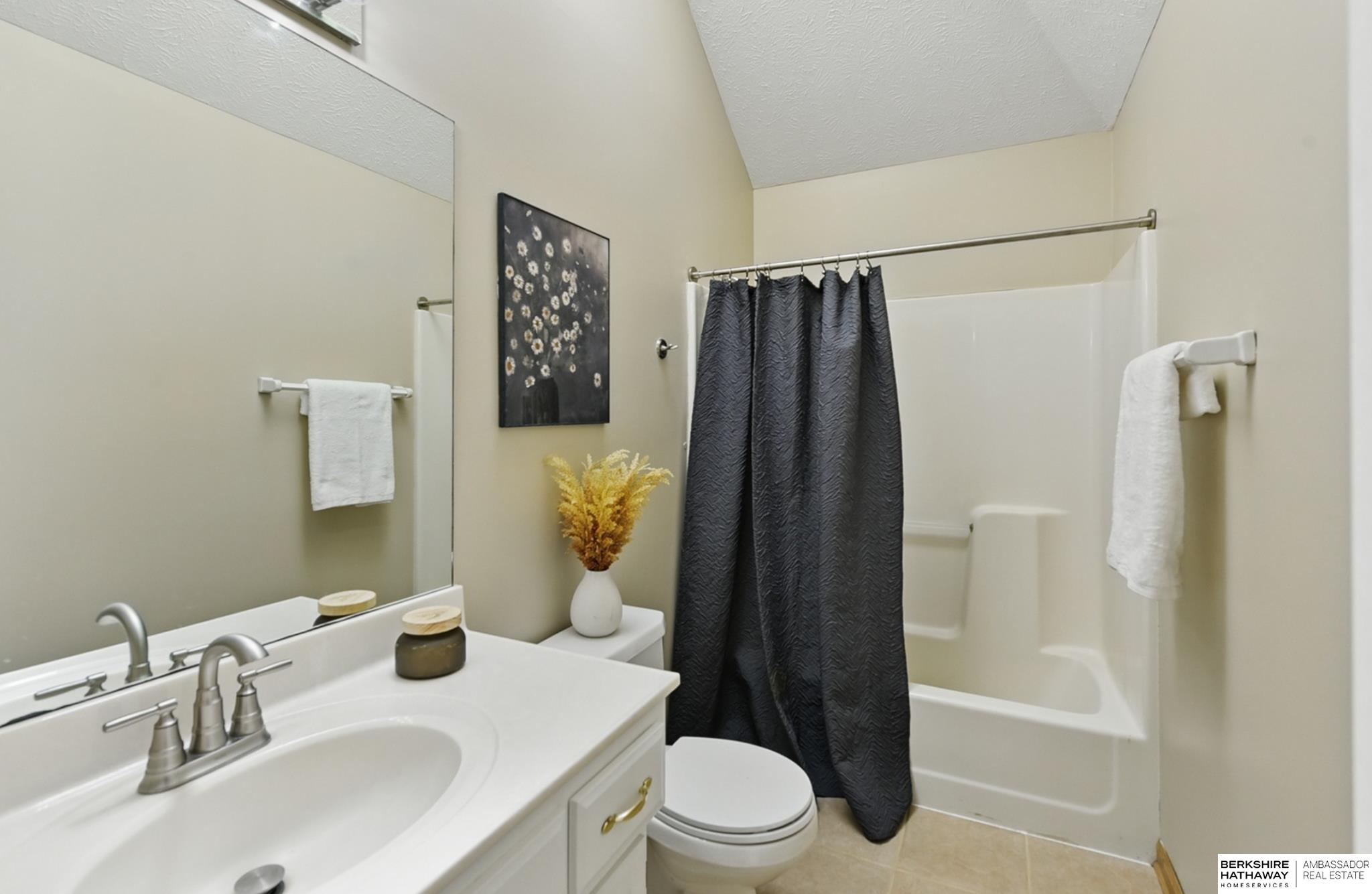 Papillion, Nebraska 68133, United States, 4 Bedrooms Bedrooms, ,3 BathroomsBathrooms,Residential,Pending,132110