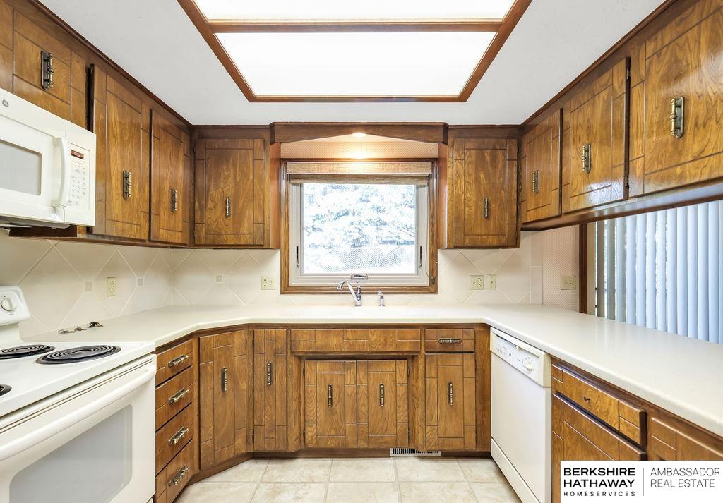 Omaha, Nebraska 68154, United States, 4 Bedrooms Bedrooms, ,3 BathroomsBathrooms,Residential,Active,192026