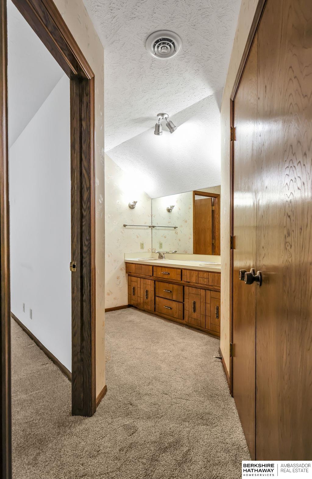 Omaha, Nebraska 68154, United States, 4 Bedrooms Bedrooms, ,3 BathroomsBathrooms,Residential,Active,192026