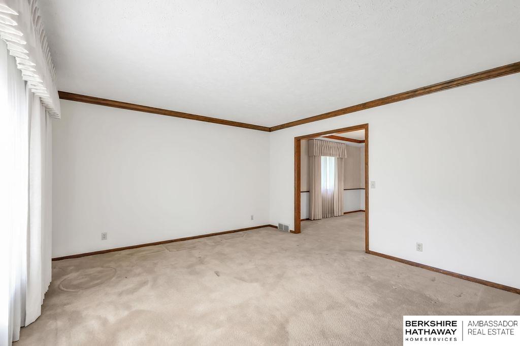 Omaha, Nebraska 68154, United States, 4 Bedrooms Bedrooms, ,3 BathroomsBathrooms,Residential,Active,192026