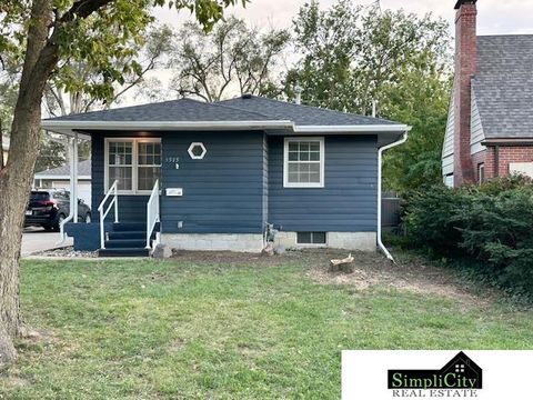 Photo of 3515 Mohawk Street, Lincoln, NE 68510 (MLS # 22534916)