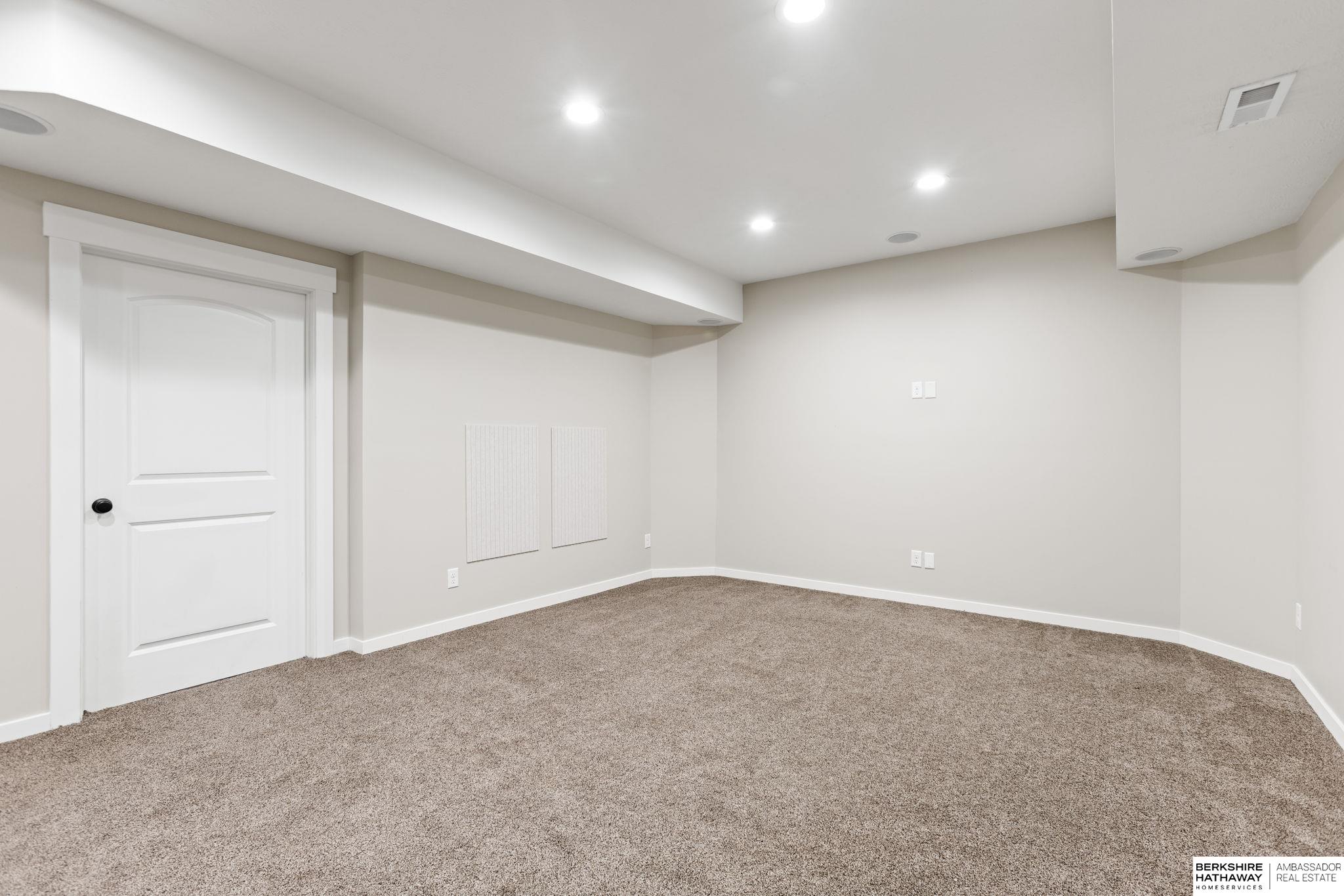 Blair, Nebraska 68008, United States, 5 Bedrooms Bedrooms, ,4 BathroomsBathrooms,Residential,Active,225433