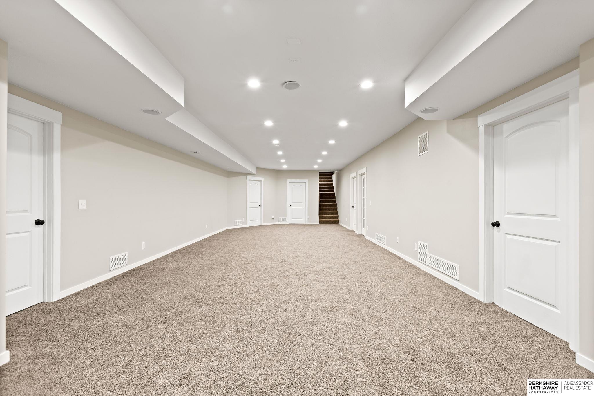 Blair, Nebraska 68008, United States, 5 Bedrooms Bedrooms, ,4 BathroomsBathrooms,Residential,Active,225433