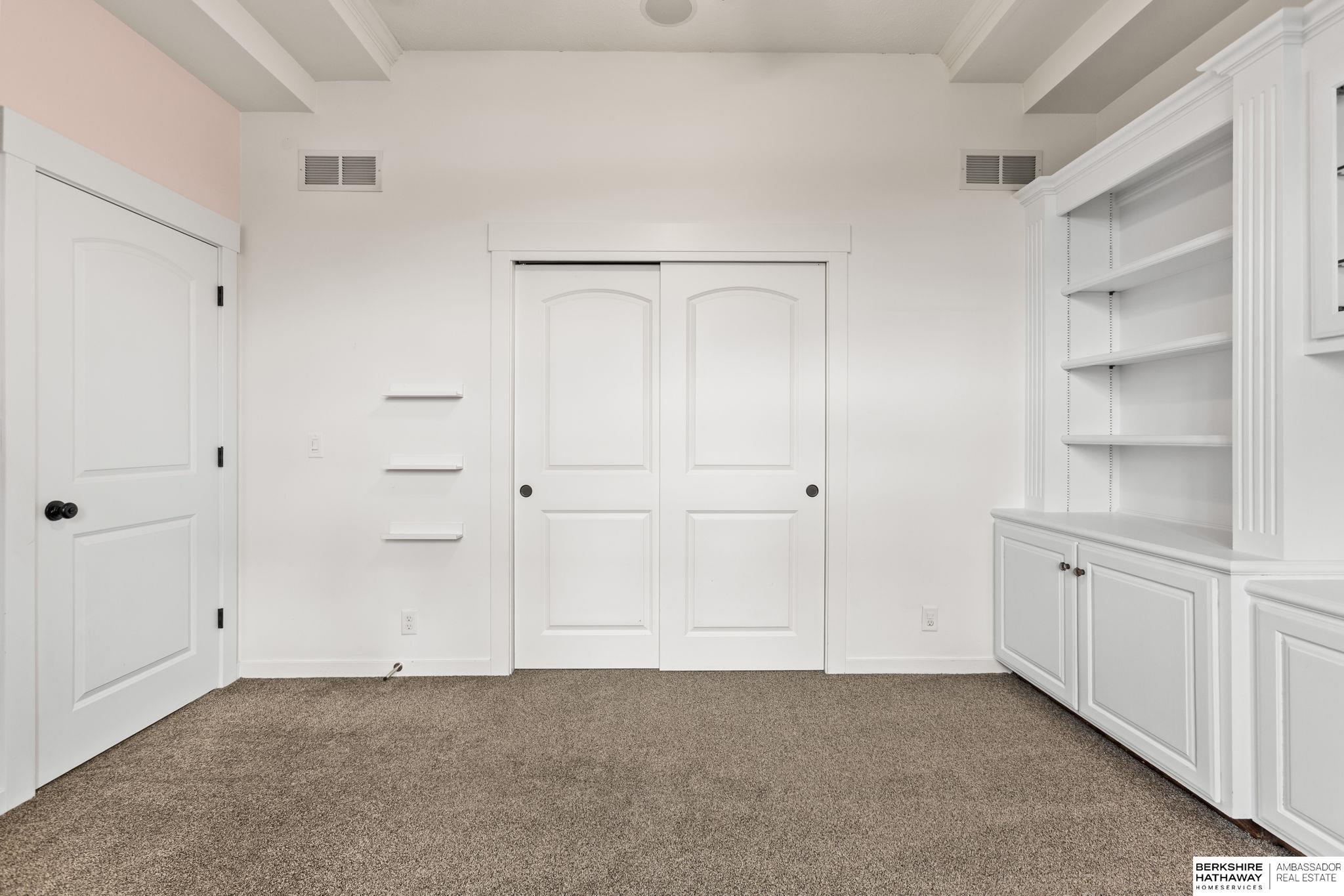 Blair, Nebraska 68008, United States, 5 Bedrooms Bedrooms, ,4 BathroomsBathrooms,Residential,Active,225433