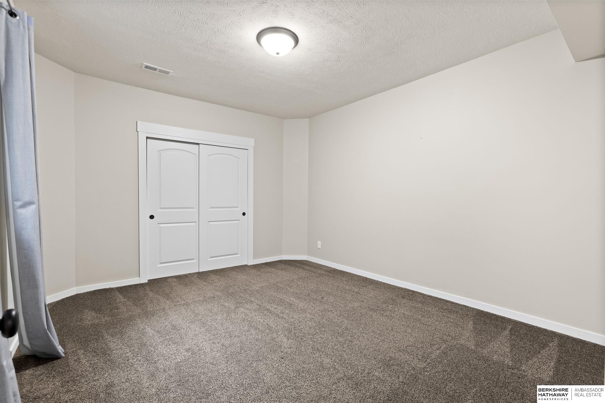 Blair, Nebraska 68008, United States, 5 Bedrooms Bedrooms, ,4 BathroomsBathrooms,Residential,Active,225433